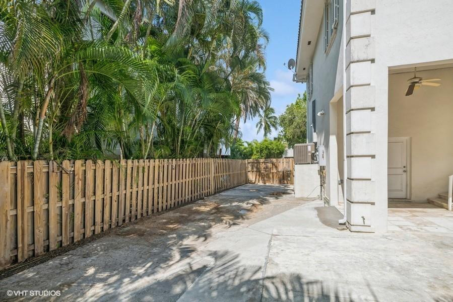 375 Ridgewood Road Key Biscayne, FL 33149 - Photo 13 of 77 Photo 13