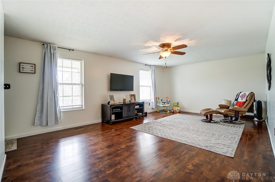 3931 Harris Lane Springfield, OH 45503 - Photo 4 of 37 Gallery Image 4