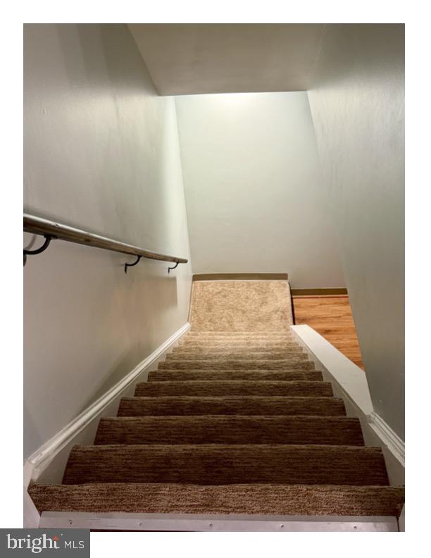 812 Kinross Avenue York, PA 17402 - Photo 21 of 29 a view of entryway