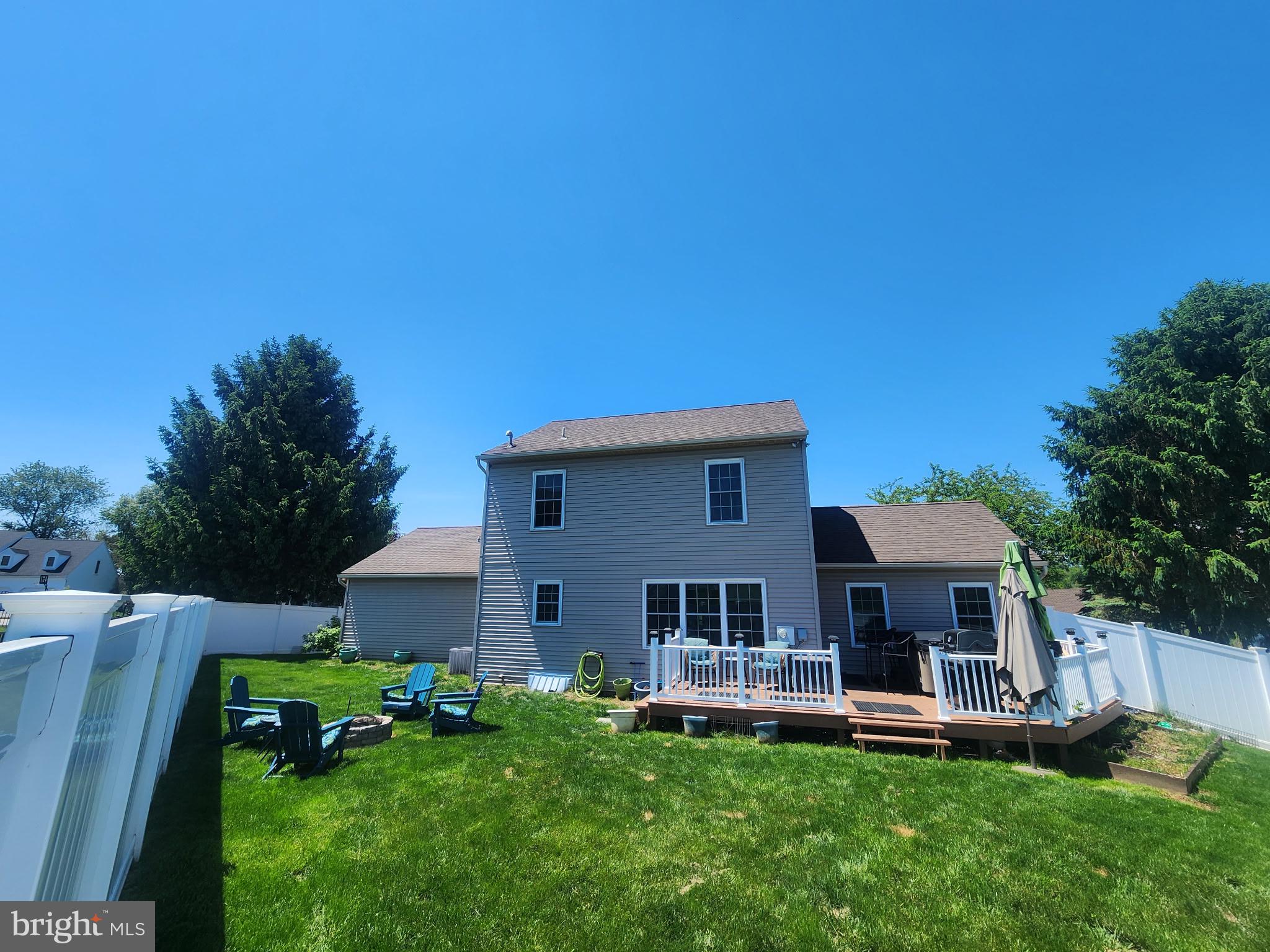 812 Kinross Avenue York, PA 17402 - Photo 26 of 29 a house view with a sitting space and garden