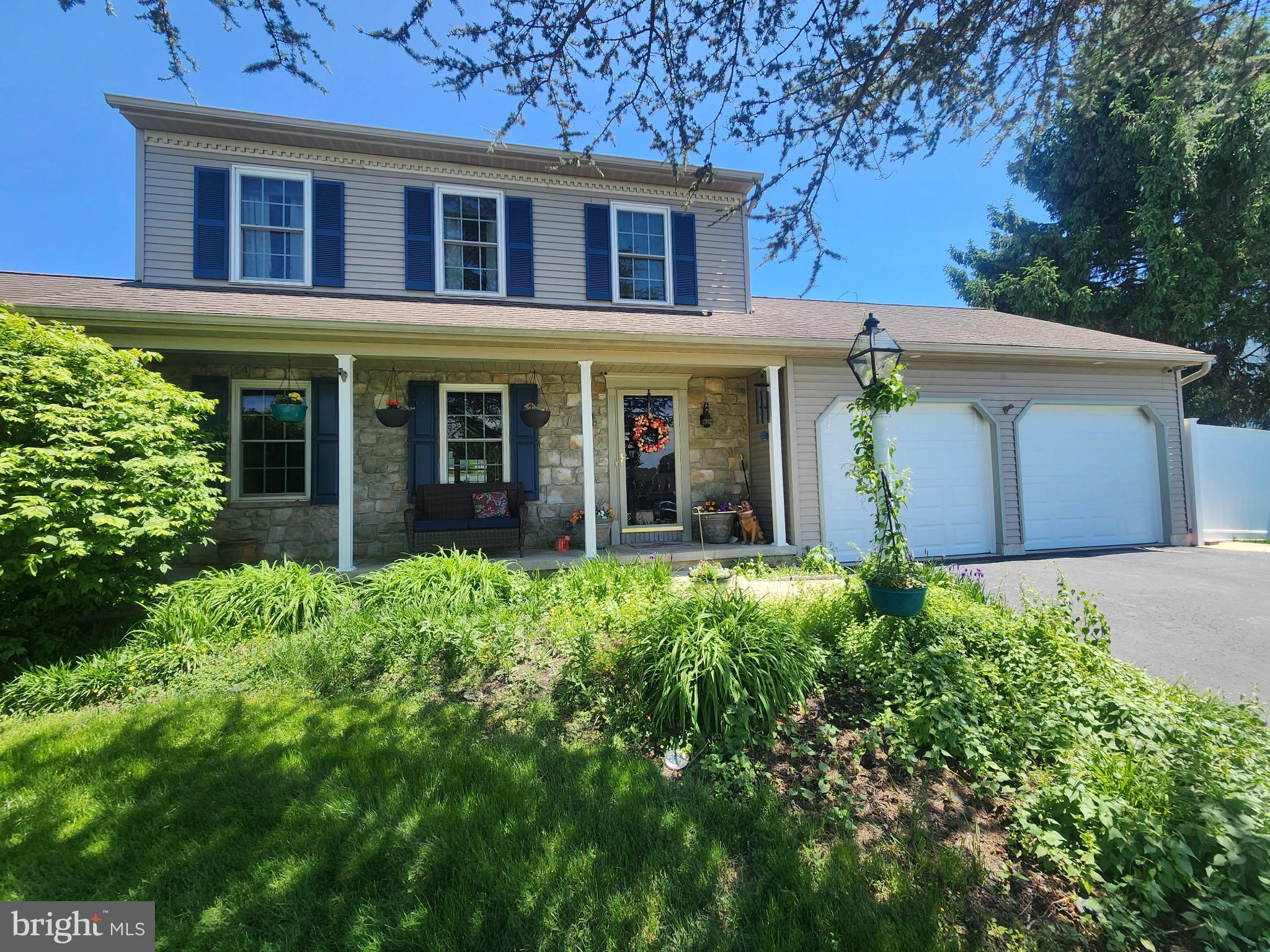 812 Kinross Avenue York, PA 17402 - Photo 27 of 29 front view of a house with a garden