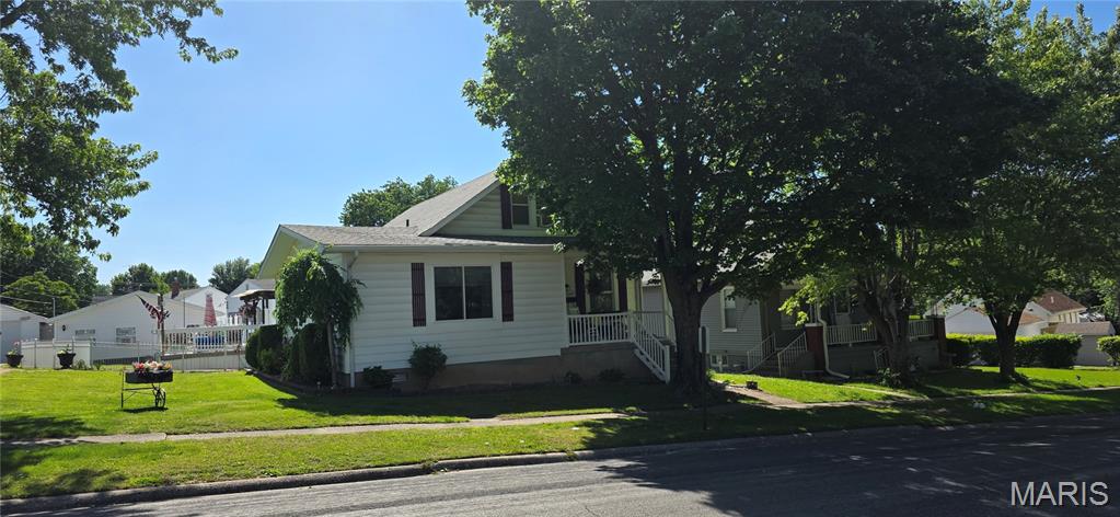209 Knapp Avenue Chester, IL 62233 - Photo 3 of 59