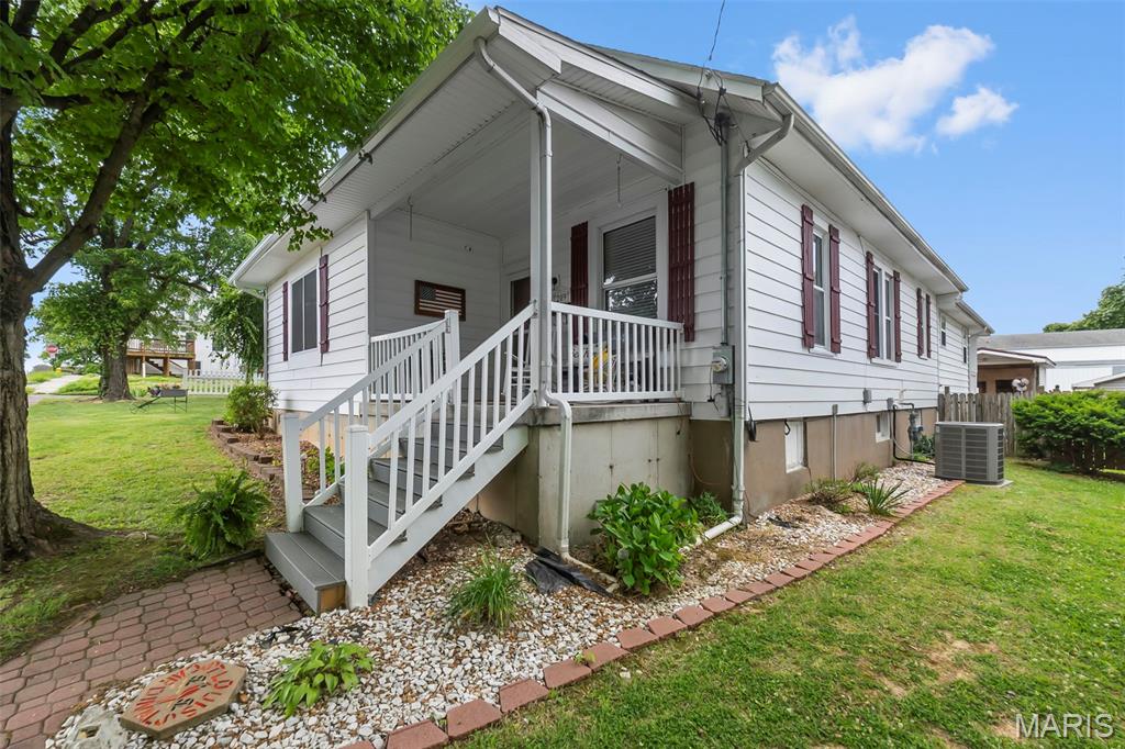 209 Knapp Avenue Chester, IL 62233 - Photo 9 of 59