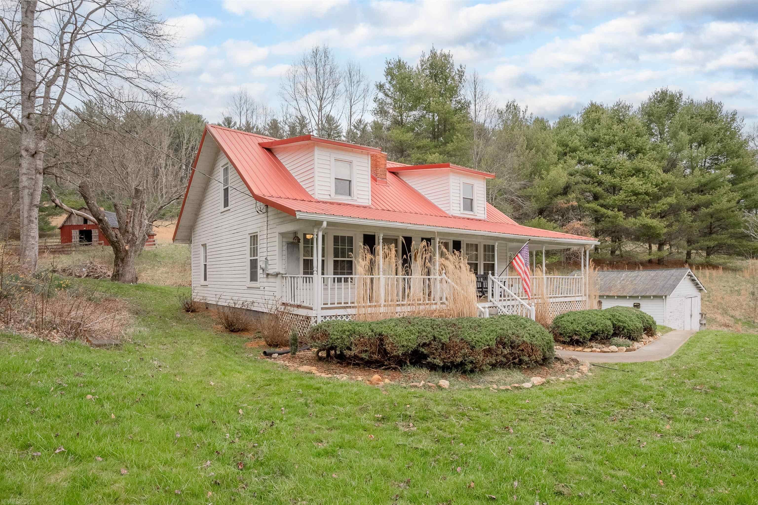 413 Silver Leaf Road Dugspur, VA 24325 - Photo 2 of 103 Gallery Image 2
