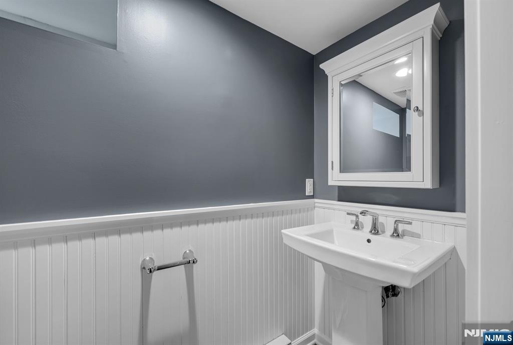 159 Hampton Place Ridgewood, NJ 07450 - Photo 47 of 50