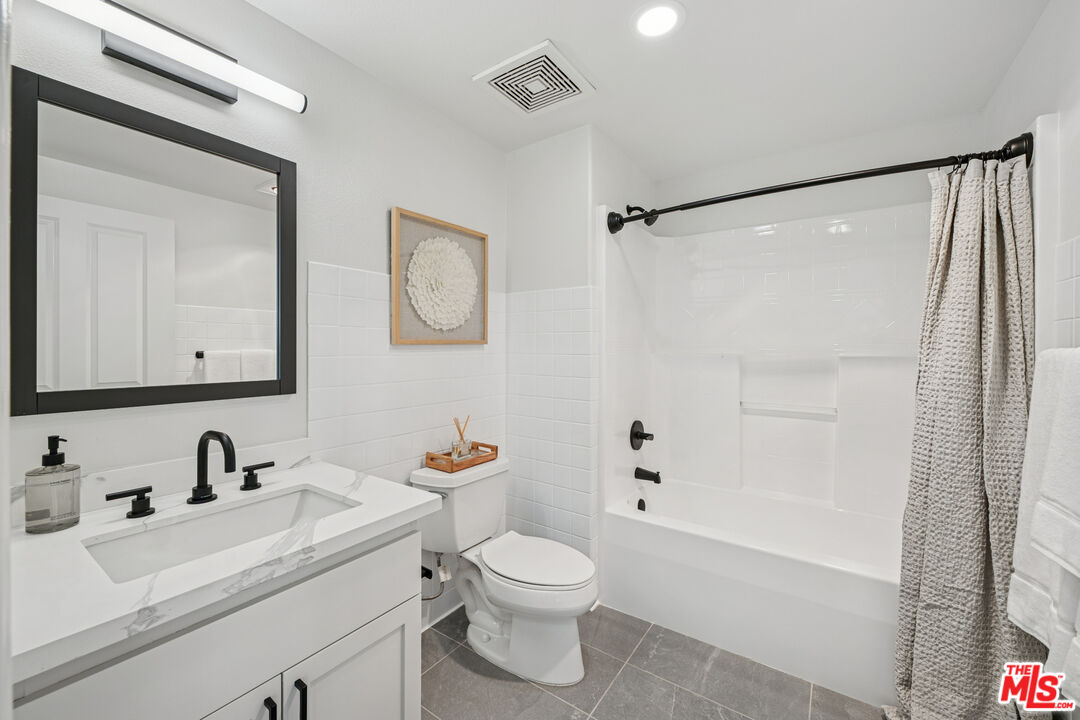 290 North Hudson Avenue, Unit 403W Pasadena, CA 91101 - Photo 18 of 25 a bathroom with a sink toilet and shower