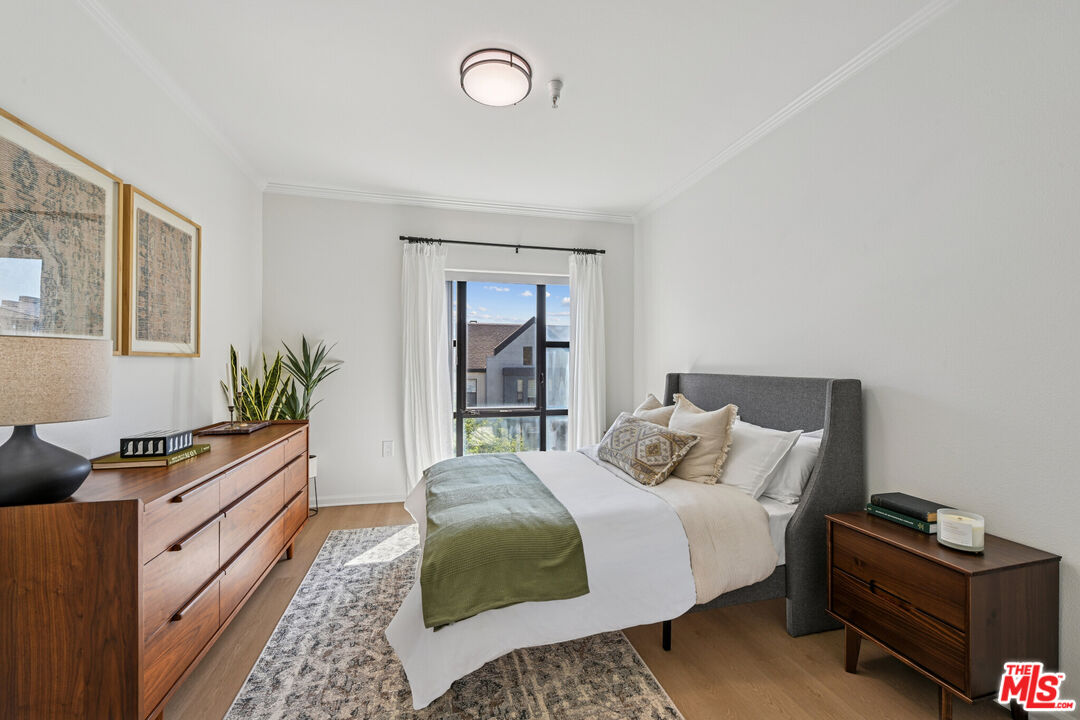 290 North Hudson Avenue, Unit 403W Pasadena, CA 91101 - Photo 21 of 25 a bedroom with a bed and a potted plant