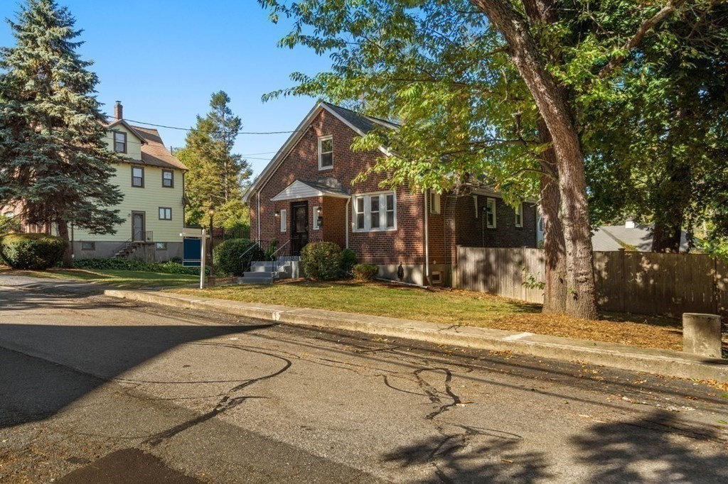 35 Kenilworth Road Arlington, MA 02476 - Photo 3 of 27