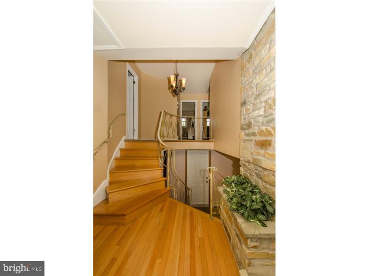 4570 Garland Road Bensalem, PA 19020 - Photo 15 of 25 Hallway