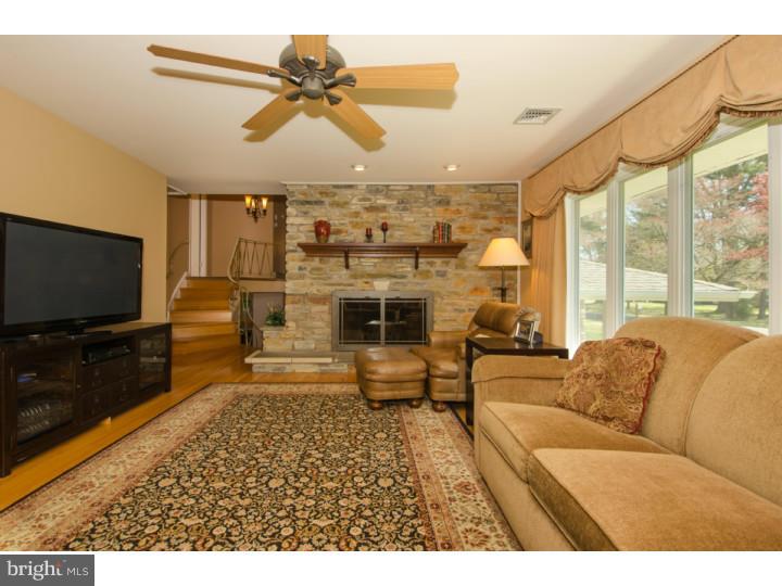 4570 Garland Road Bensalem, PA 19020 - Photo 5 of 25 Living Room