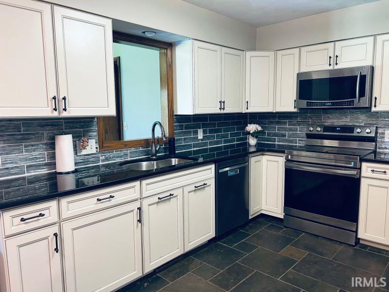 1536 Gregory Lane Jasper, IN 47546 - Photo 14 of 32