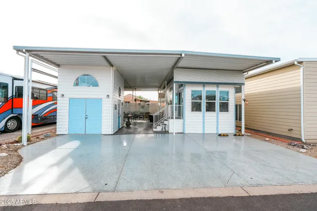 a view of an outdoor space