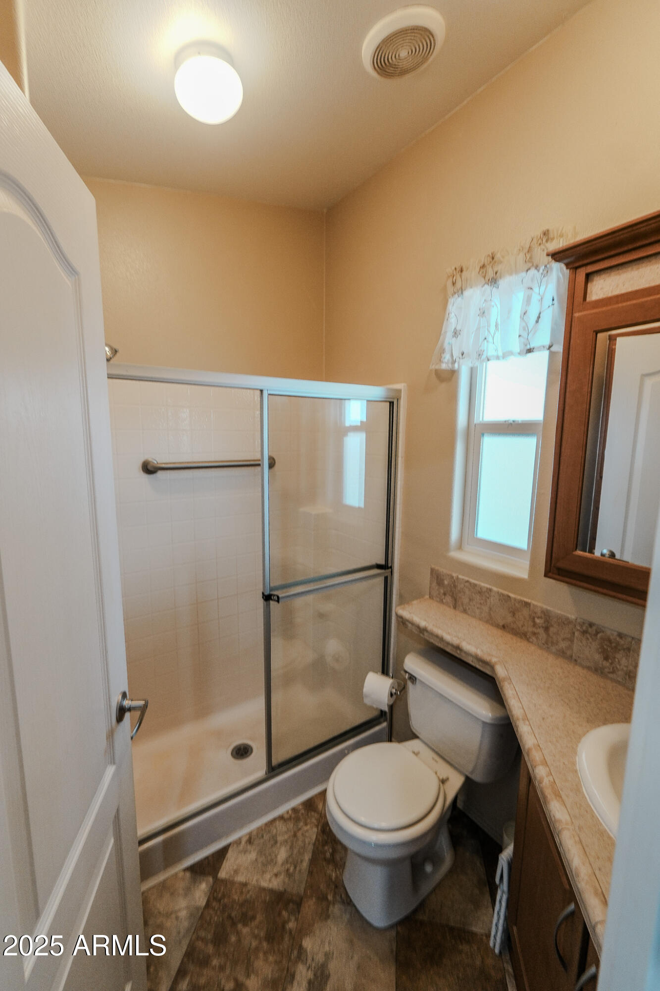 17200 West Bell Road, Unit 915 Surprise, AZ 85374 - Photo 5 of 32 a bathroom with a toilet a sink and shower