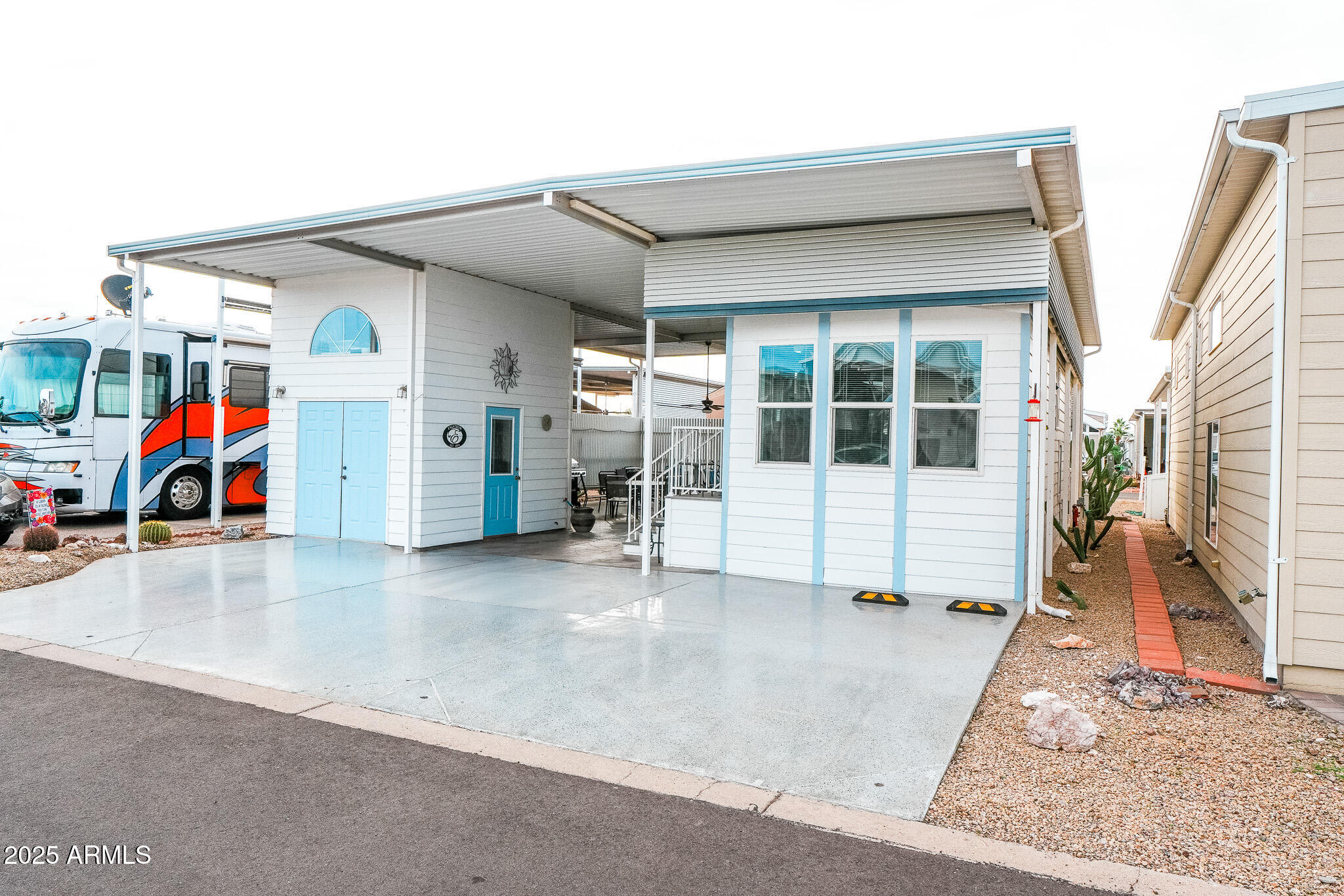 17200 West Bell Road, Unit 915 Surprise, AZ 85374 - Photo 8 of 32 an outdoor view of garage