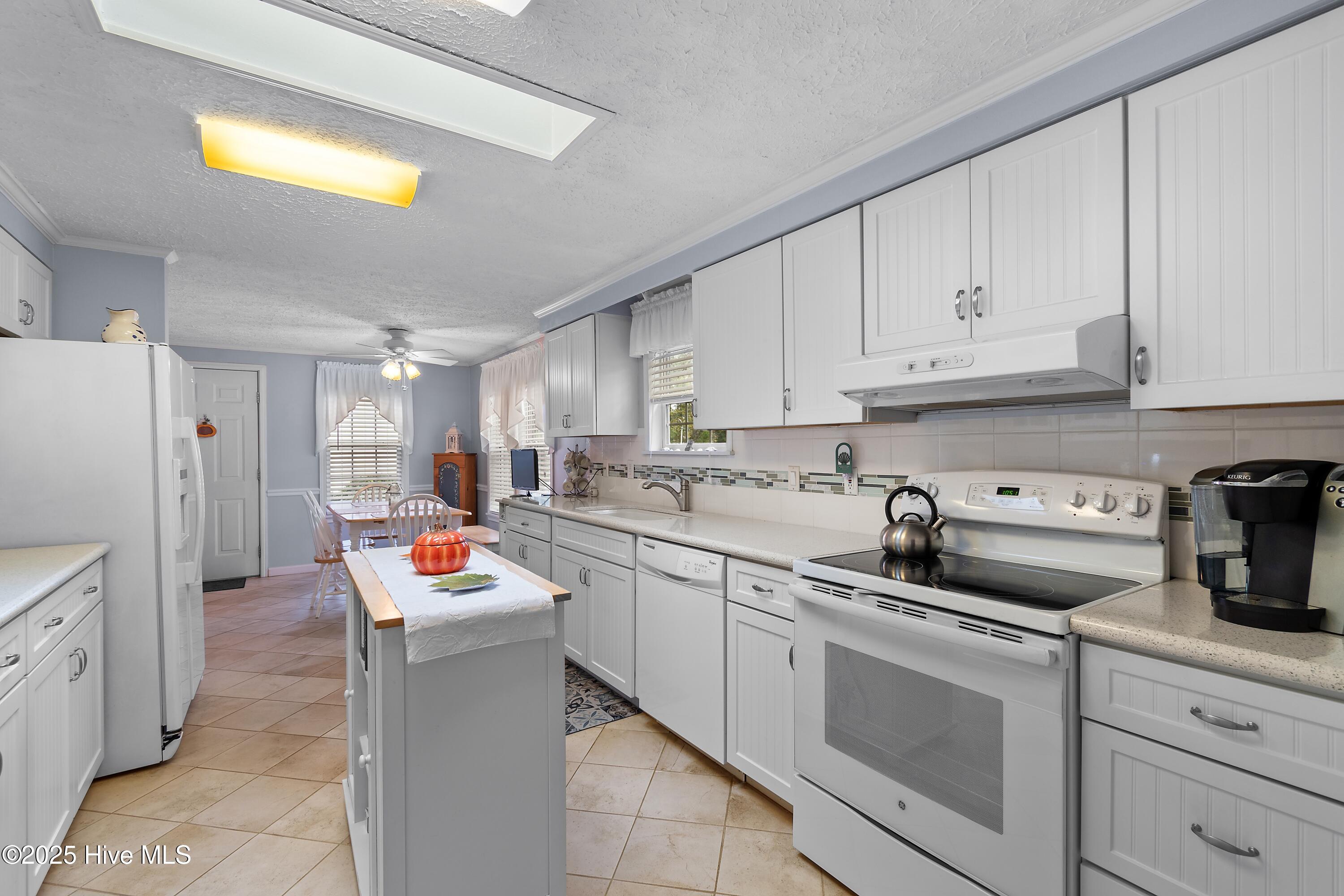 814 Watson Avenue Southwest Calabash, NC 28467 - Photo 12 of 35 Kitchen