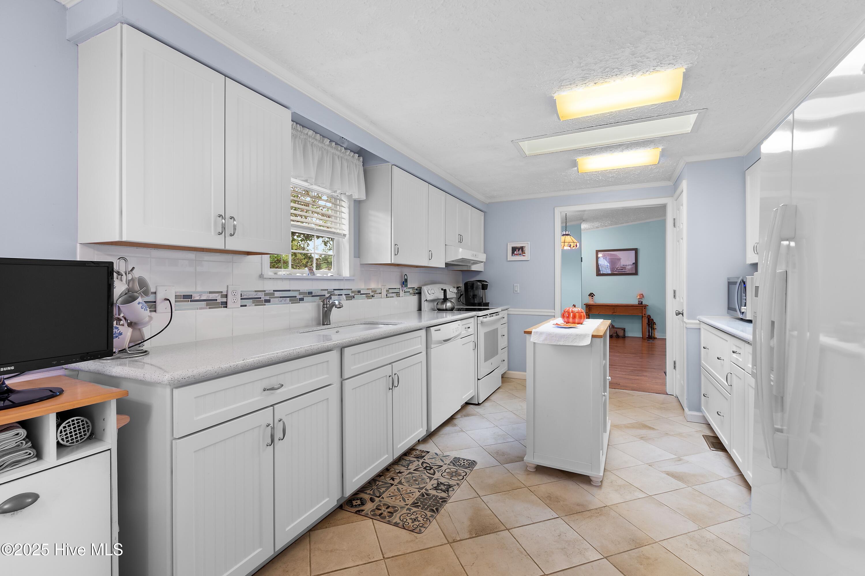 814 Watson Avenue Southwest Calabash, NC 28467 - Photo 13 of 35 Kitchen