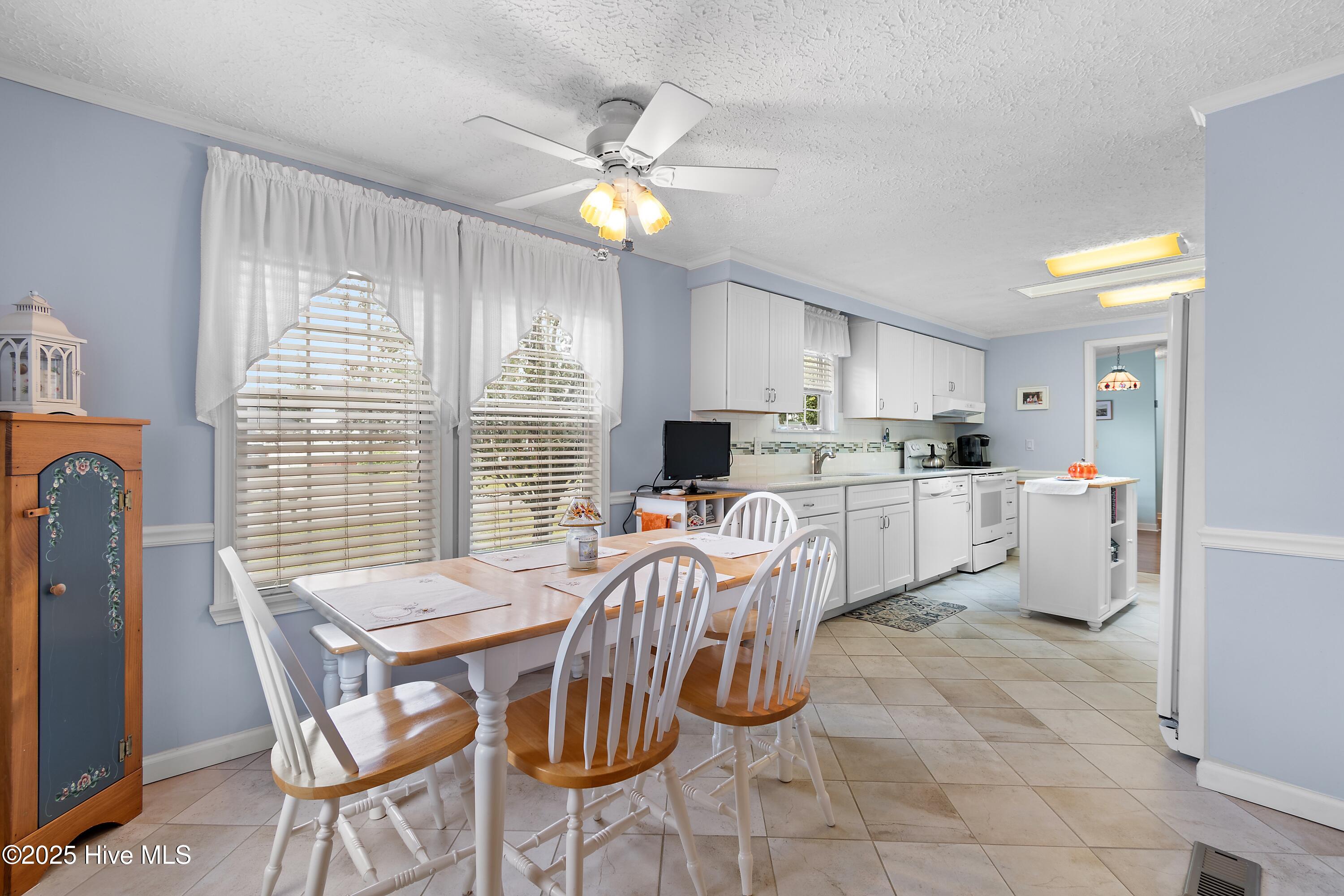 814 Watson Avenue Southwest Calabash, NC 28467 - Photo 17 of 35 Dining area