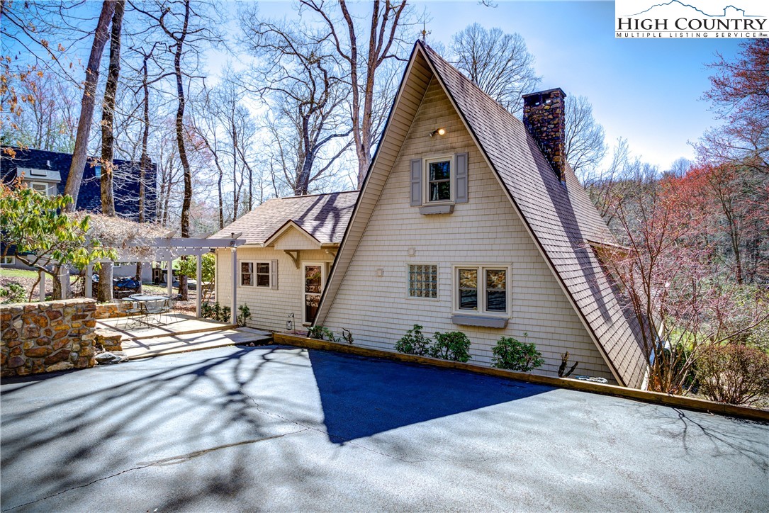 1253 Ridge Road Glade Valley, NC 28627 - Photo 8 of 46 Gallery Image 8
