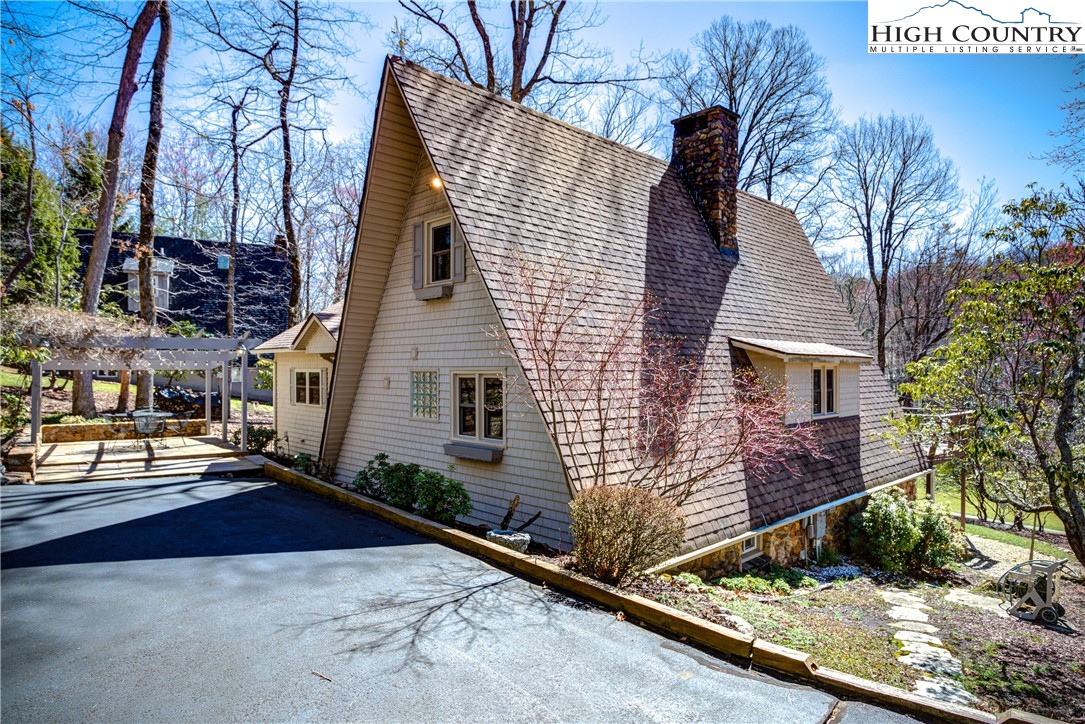 1253 Ridge Road Glade Valley, NC 28627 - Photo 9 of 46 Gallery Image 9