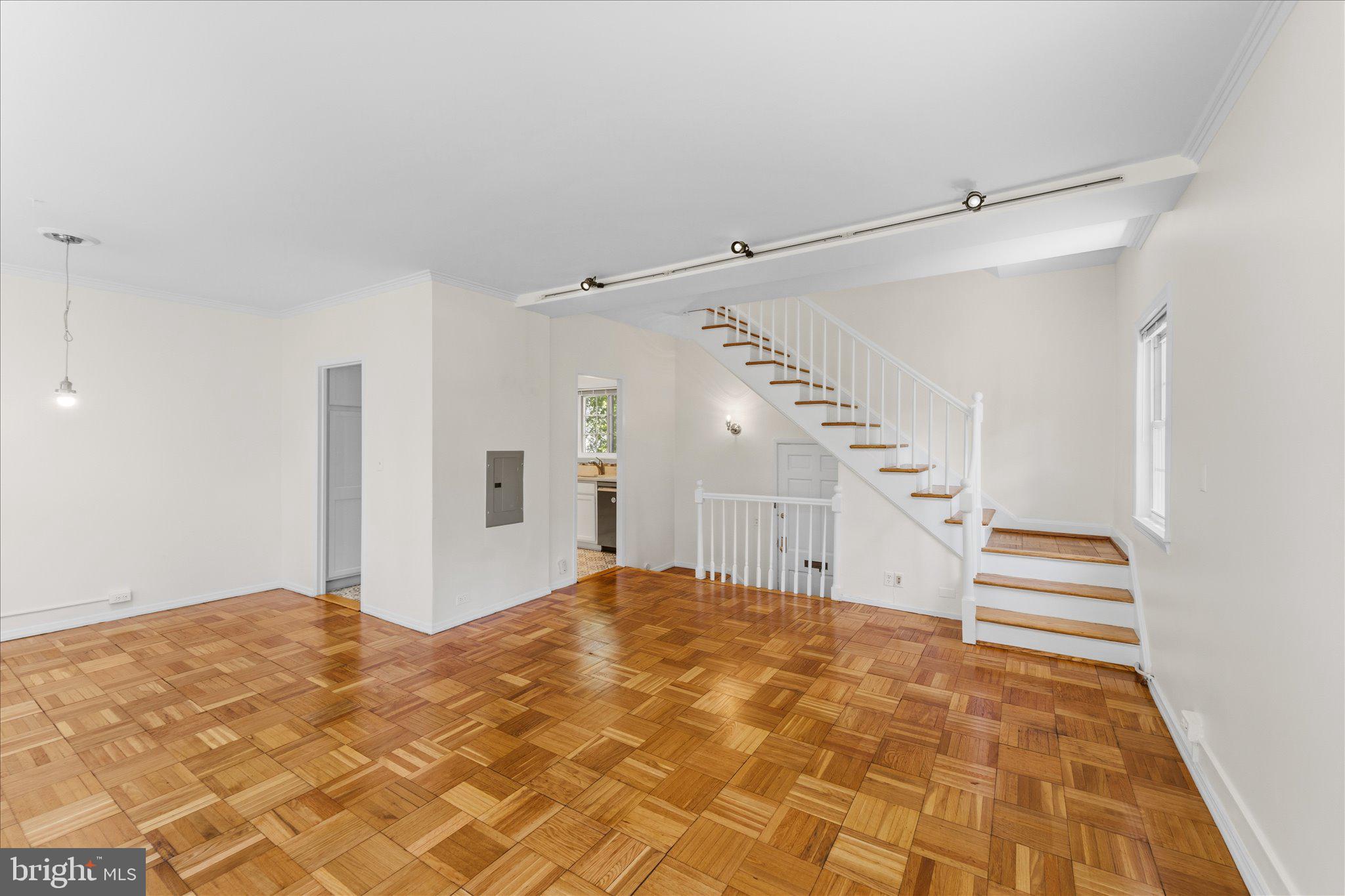 3226 Gunston Road Alexandria, VA 22302 - Photo 8 of 31
