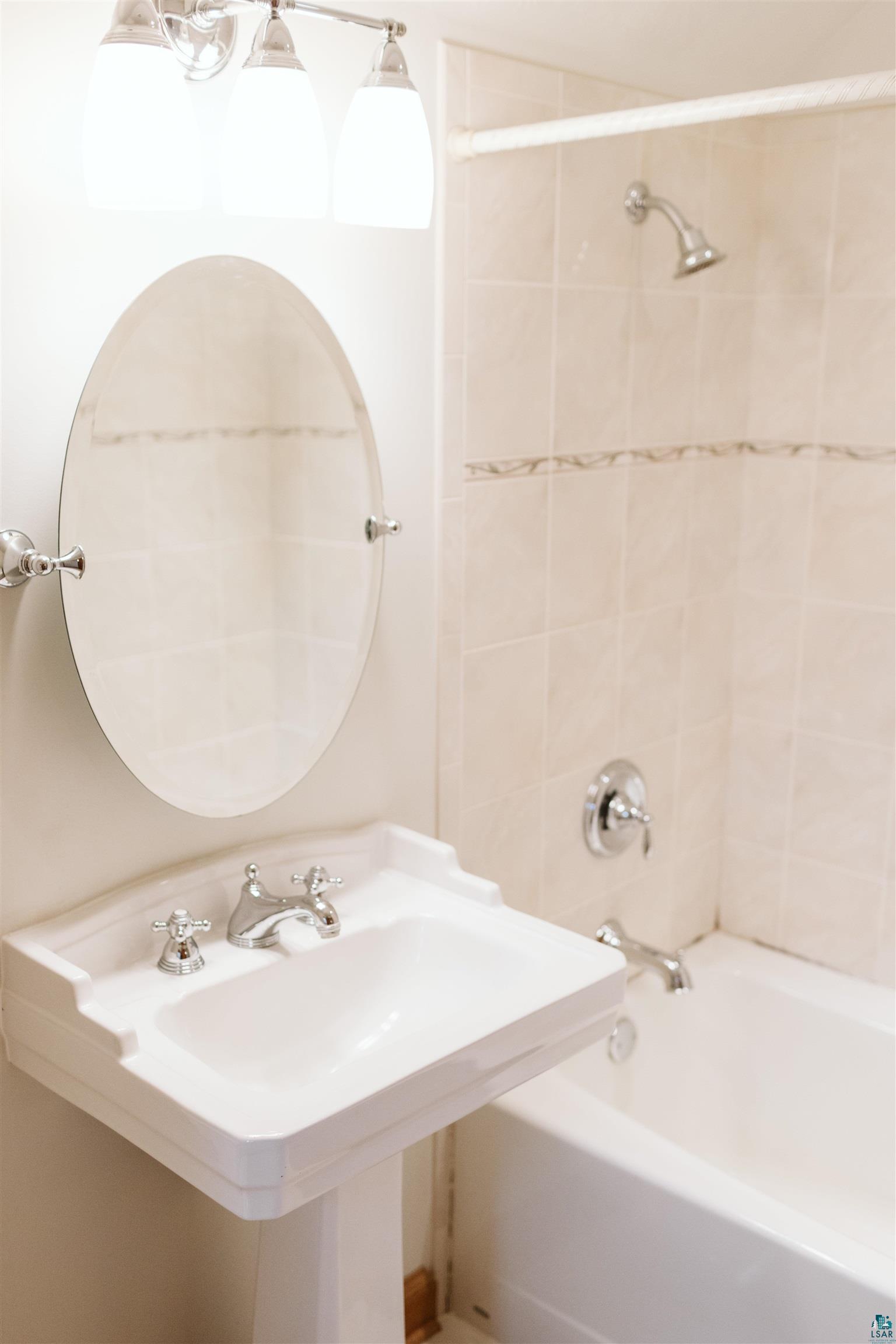 2409 Branch Street Duluth, MN 55812 - Photo 31 of 41 Bathroom