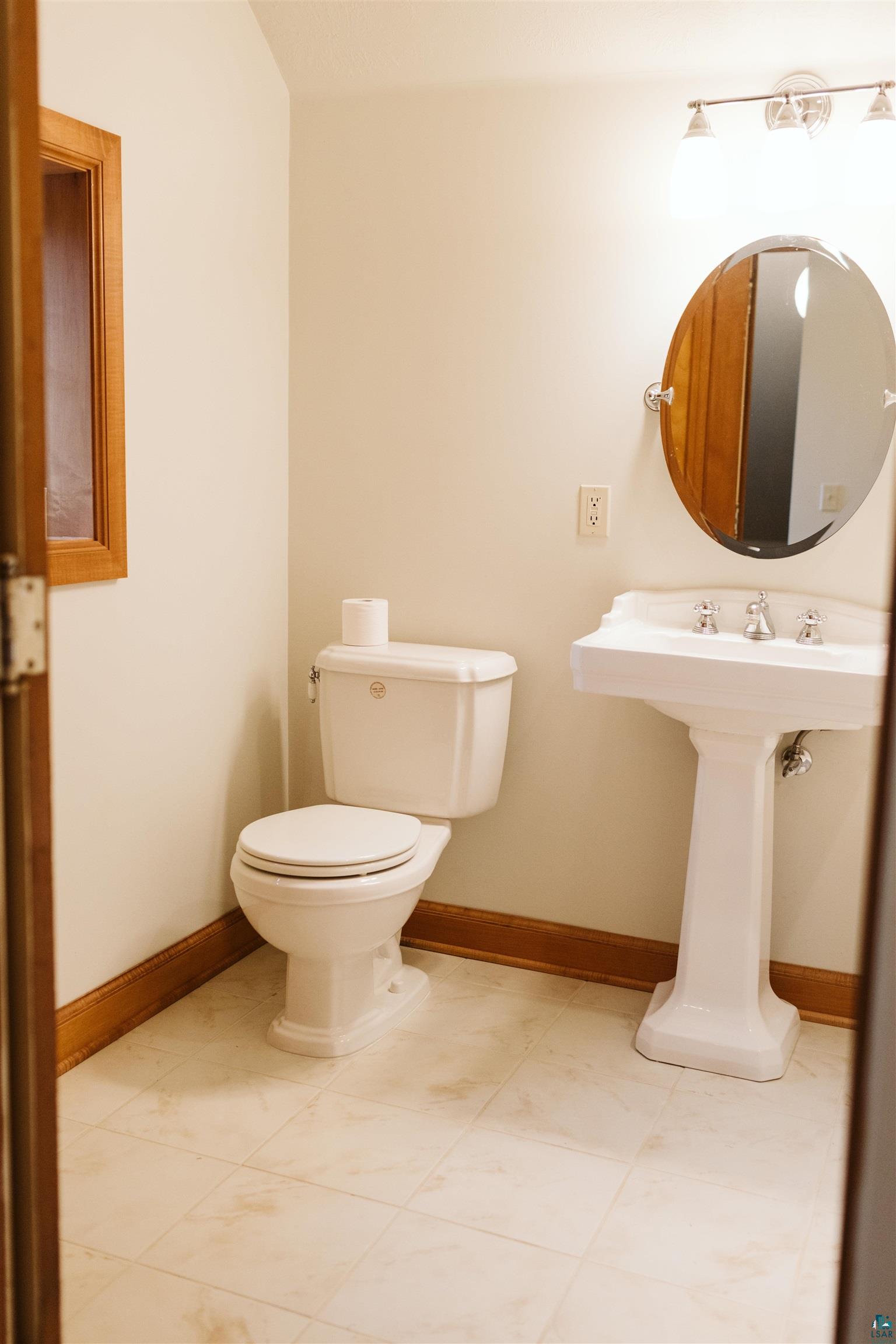 2409 Branch Street Duluth, MN 55812 - Photo 33 of 41 Bathroom