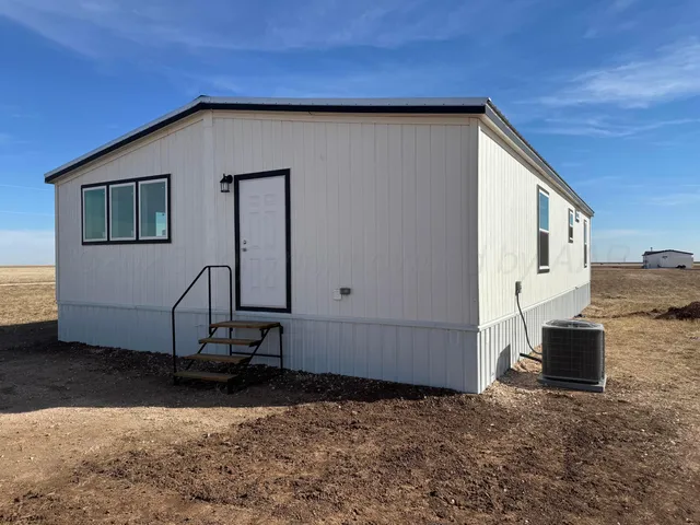 $211,900 | 210 East Heritage Lane, Happy, TX 79042