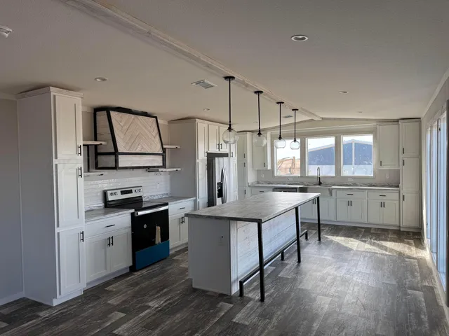 $211,900 | 210 East Heritage Lane, Happy, TX 79042