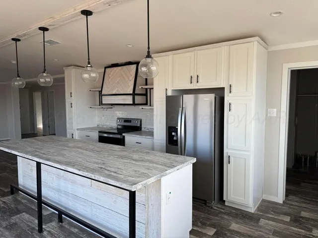 $211,900 | 210 East Heritage Lane, Happy, TX 79042