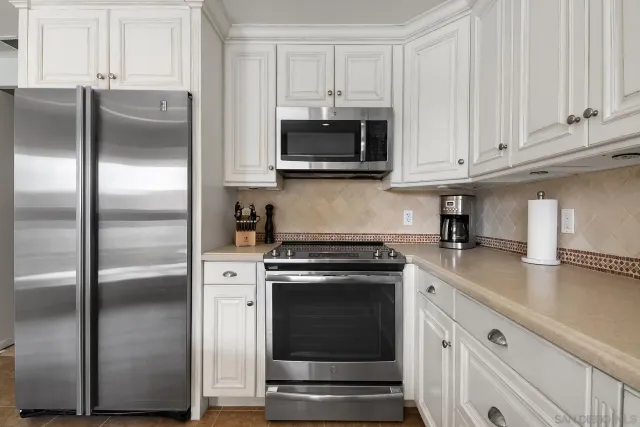 $10,000 | 939 Coast Boulevard, La Jolla, CA 92037