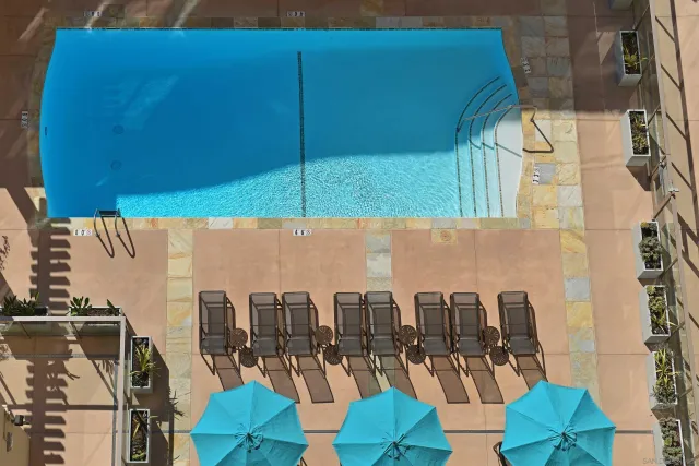 $10,000 | 939 Coast Boulevard, La Jolla, CA 92037