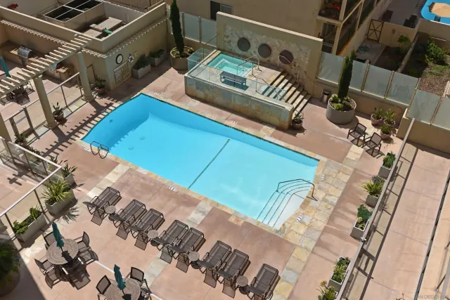 $10,000 | 939 Coast Boulevard, La Jolla, CA 92037