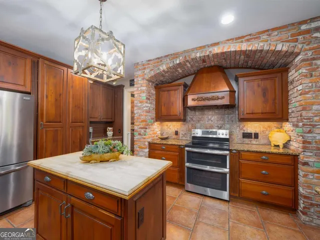 $1,250,000 | 392 Mossy Oak Trail, Waverly, GA 31565