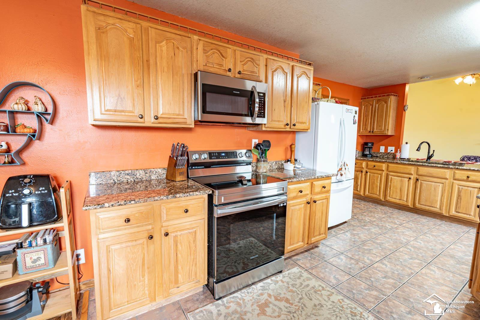 330 East Rauch Road Temperance, MI 48182 - Photo 6 of 34
