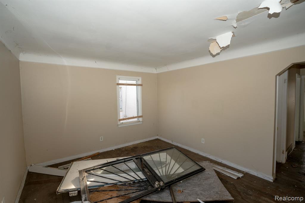 5045 Cadieux Road Detroit, MI 48224 - Photo 4 of 24