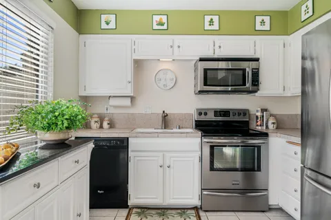 $335,000 | 6134 Arroyo Road, Unit 4, Palm Springs, CA 92264