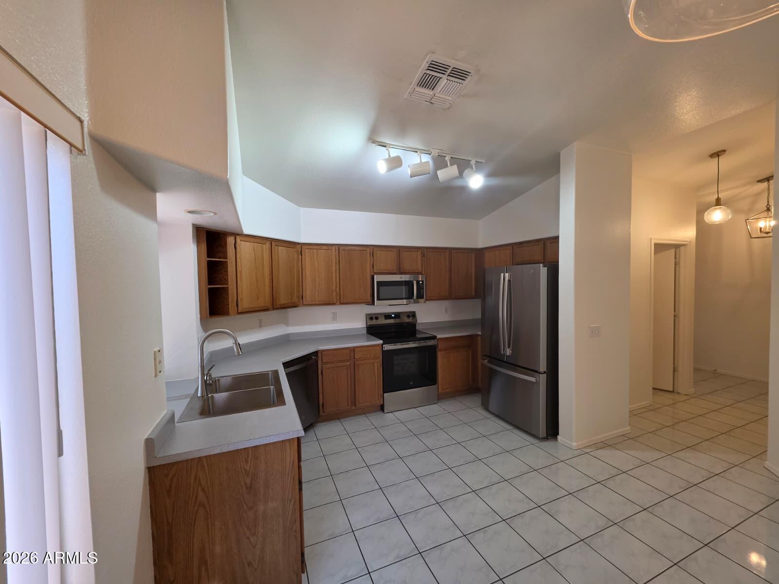 121 West Ivanhoe Street Gilbert, AZ 85233 - Photo 11 of 28