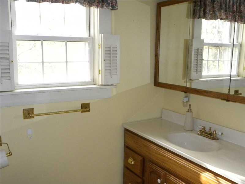 1007 Hotel Road Auburn, ME 04210 - Photo 12 of 20 Bathroom.