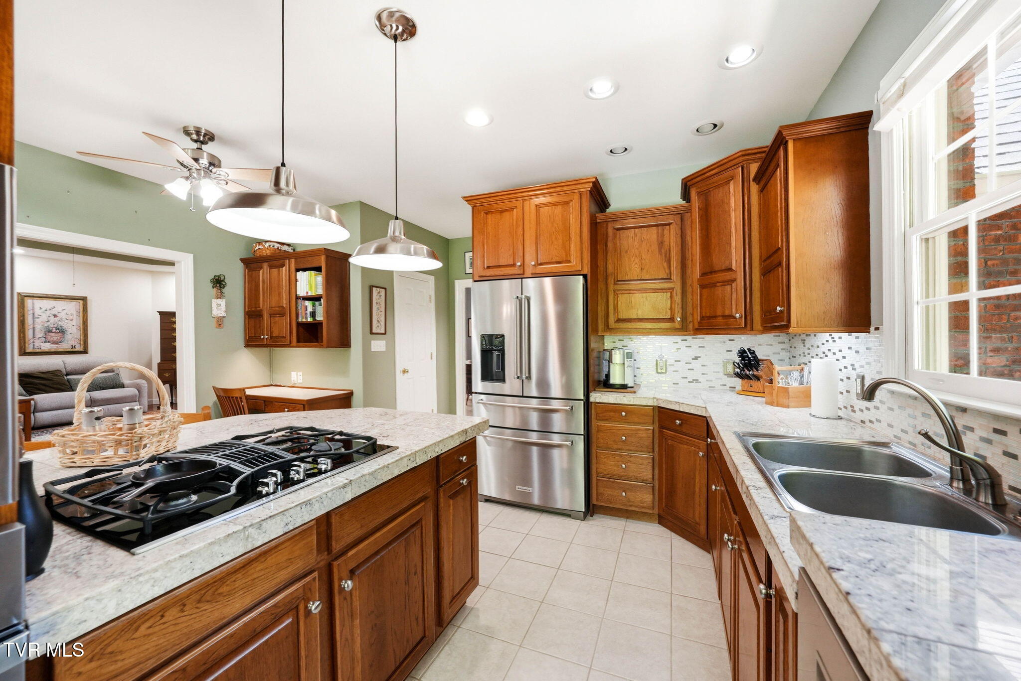 415 Ridge Point Court Bluff City, TN 37618 - Photo 19 of 52 14-web-or-mls-415 Ridge Pointe-17