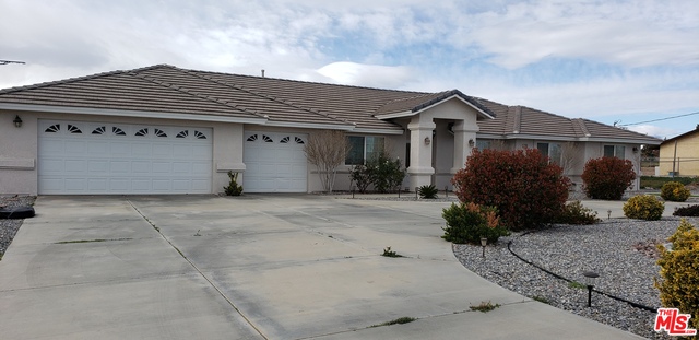 15385 Smoke Tree Street Hesperia, CA 92345 - Photo 2 of 40