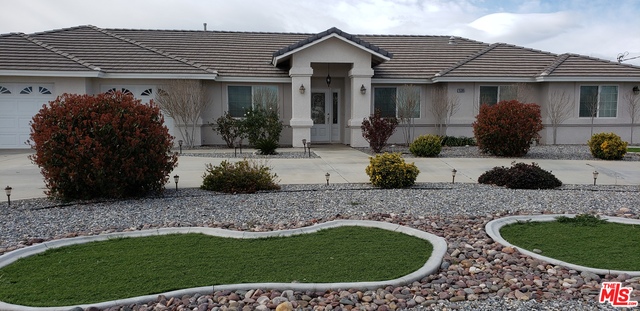 15385 Smoke Tree Street Hesperia, CA 92345 - Photo 3 of 40