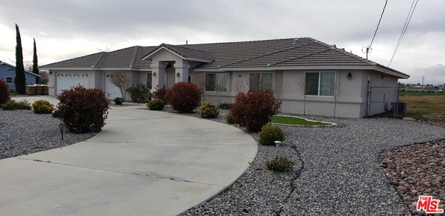 15385 Smoke Tree Street Hesperia, CA 92345 - Photo 4 of 40