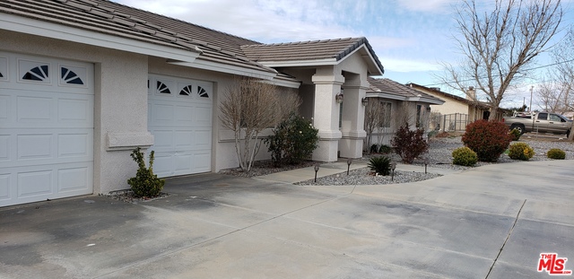 15385 Smoke Tree Street Hesperia, CA 92345 - Photo 6 of 40