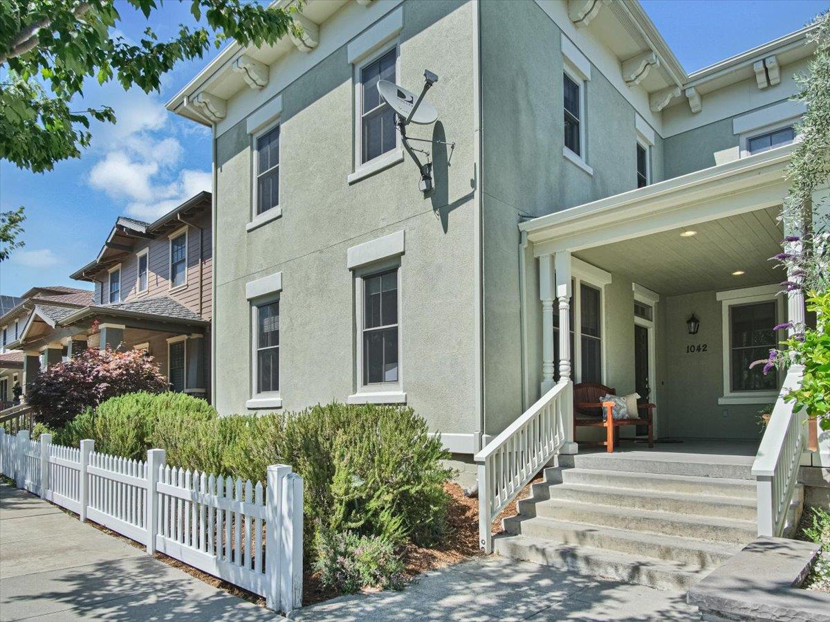 1042 Promenade Street Hercules, CA 94547 - Photo 2 of 60