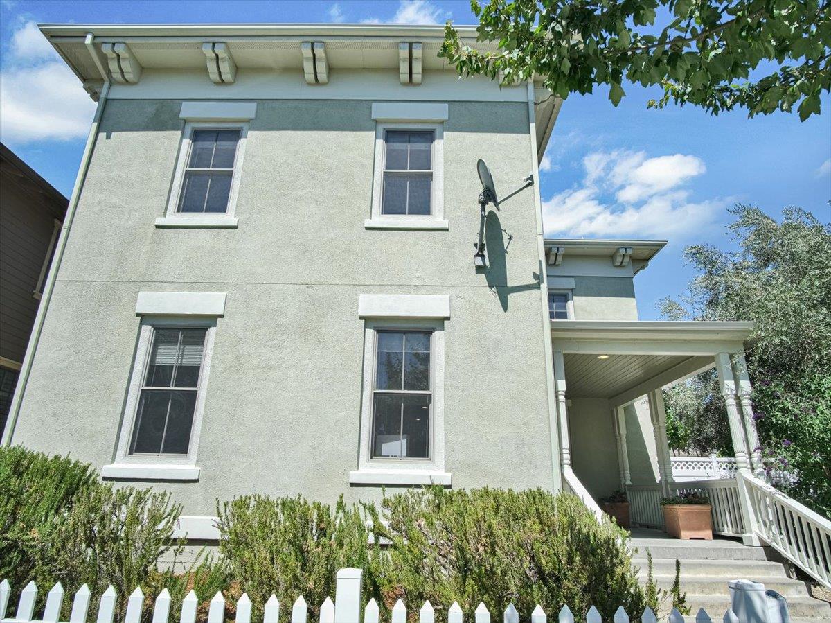 1042 Promenade Street Hercules, CA 94547 - Photo 4 of 60 front view of a house