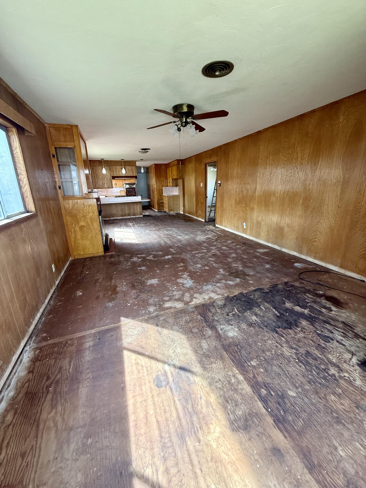 200 South D Street Exeter, CA 93221 - Photo 9 of 36