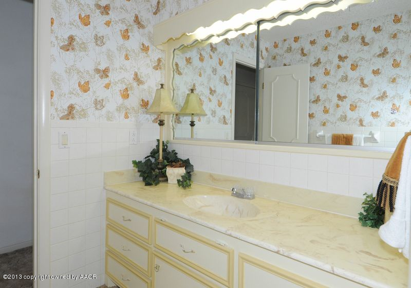 3733 Rutson Drive Amarillo, TX 79109 - Photo 26 of 35 Hall bath