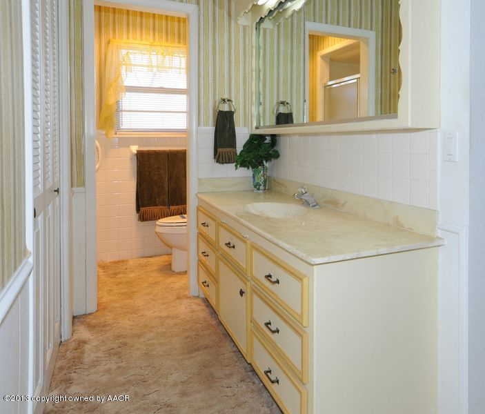 3733 Rutson Drive Amarillo, TX 79109 - Photo 28 of 35 Hall Bath 3