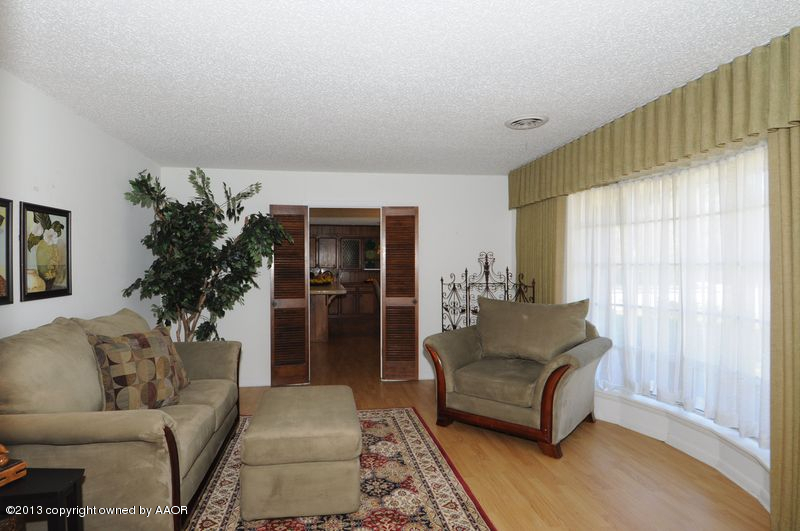 3733 Rutson Drive Amarillo, TX 79109 - Photo 4 of 35 Living Room 2