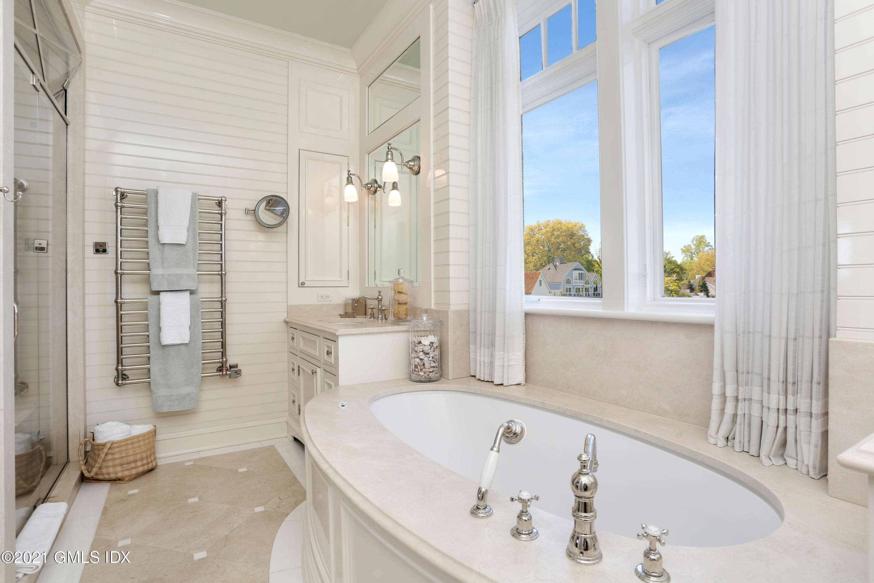 51 Willowmere Circle Riverside, CT 06878 - Photo 28 of 42 a bathroom with a tub a sink and a large mirror